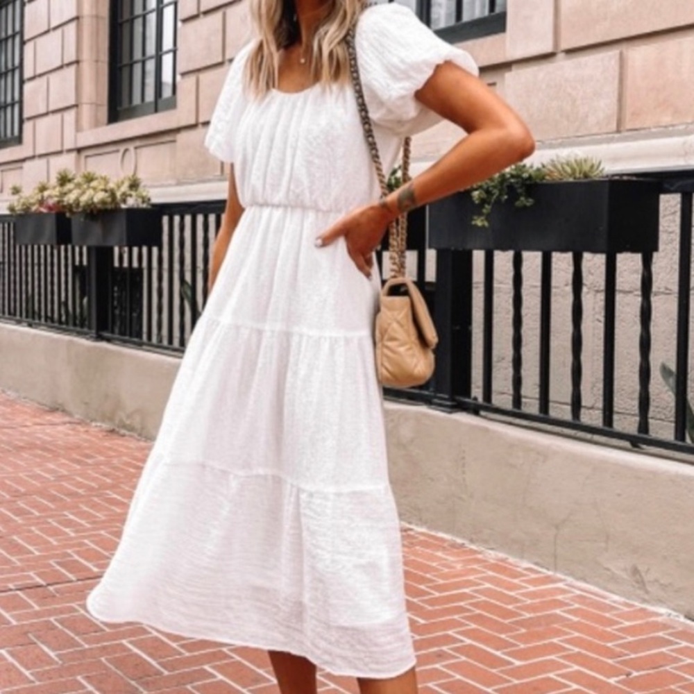 ASTR the Label Tiered Short Sleeve Gauzy Dress in White Size XL